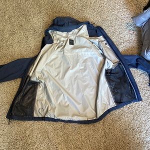 Brand-new Paradox rain/wind breaker
